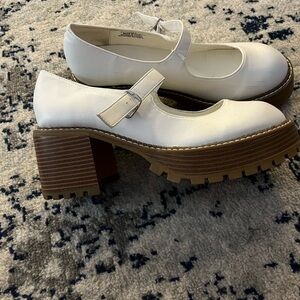 Women’s size 10 MIA platform Mary Jane shoes